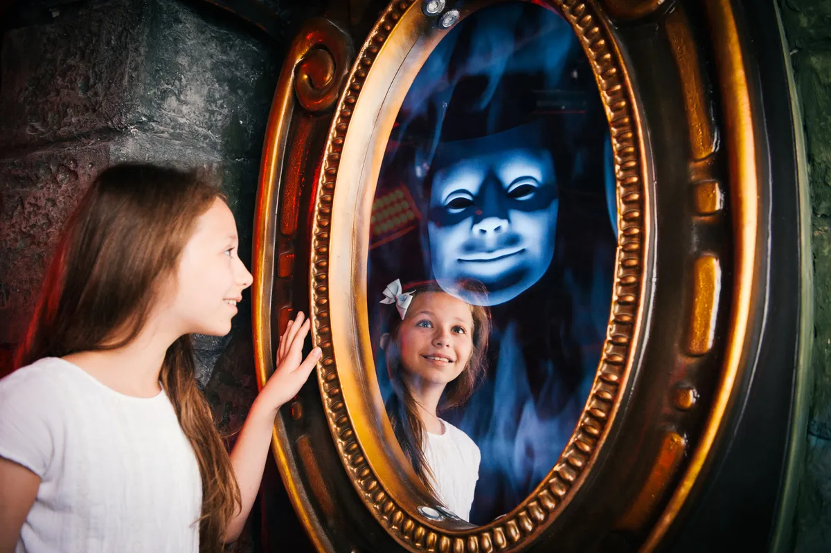 Shrek's Adventure! London Game Show Mirror Mirror