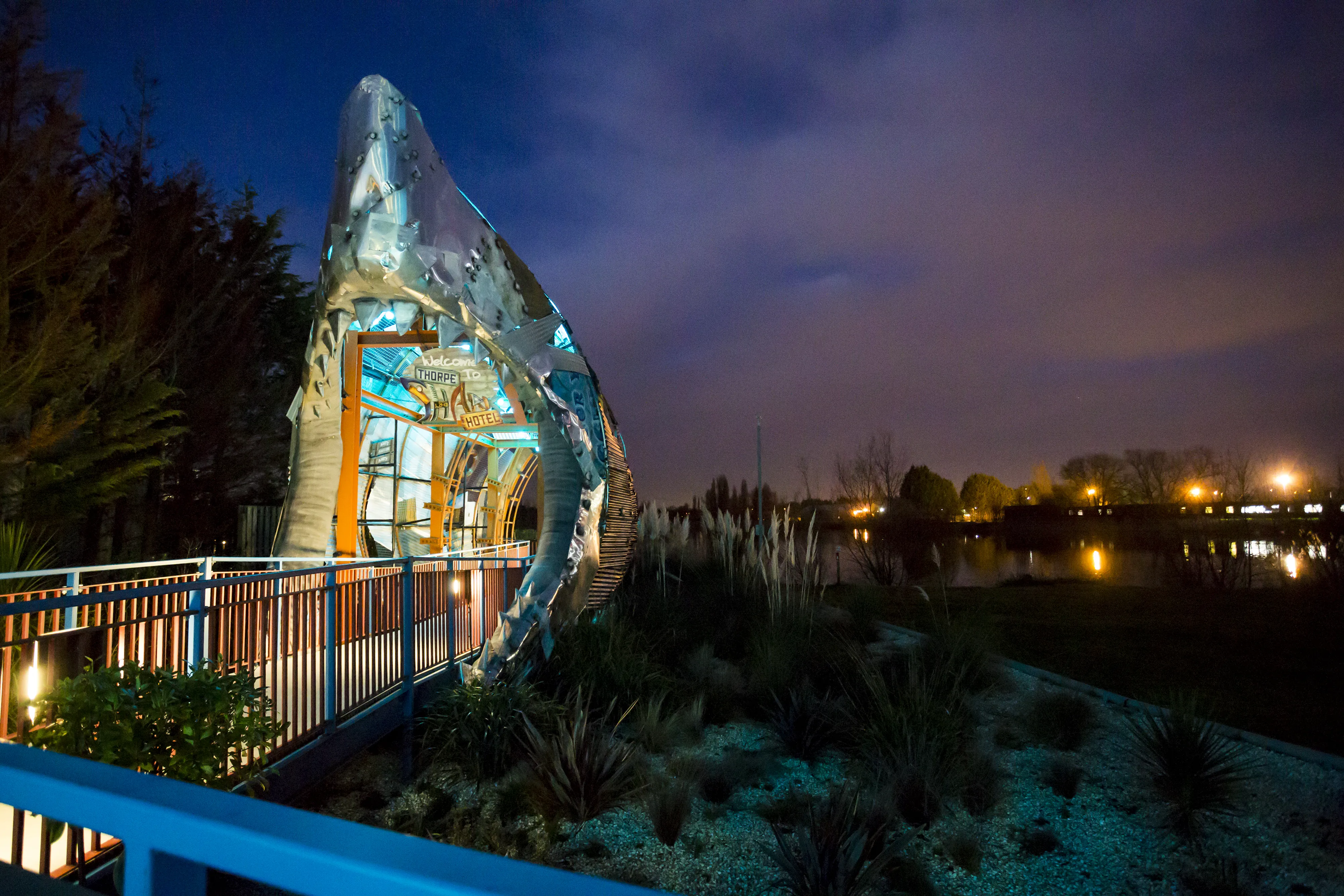 THORPE Shark Hotel